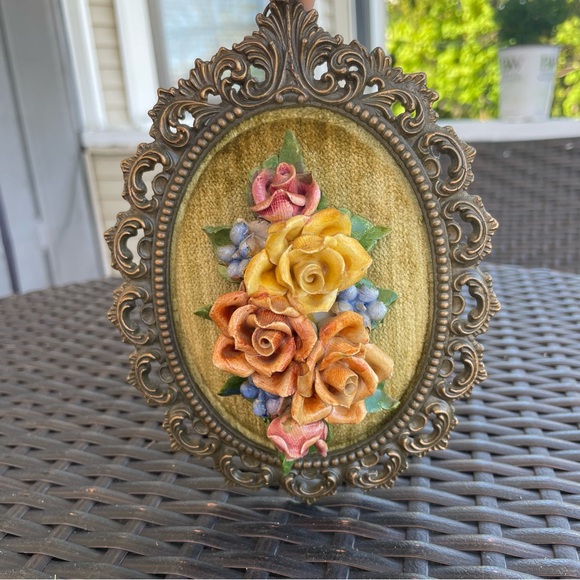 VINTAGE Set of 2 Capodimonte Porcelain Framed 3D Floral Mural Wall Plaques - Picture 4 of 16